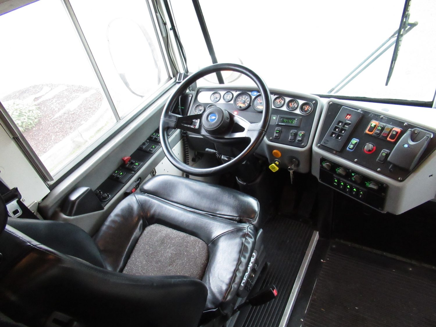 2004 Blue Bird All American 75 Passenger School Bus - B18598 - Image 5