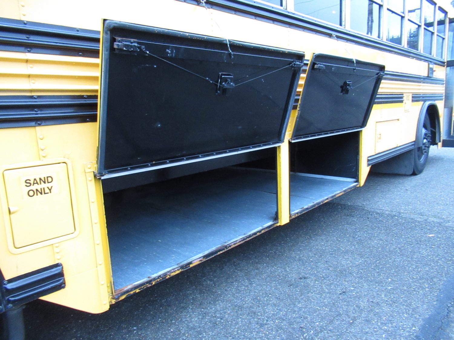 2004 Blue Bird All American 75 Passenger School Bus - B18598 - Image 9