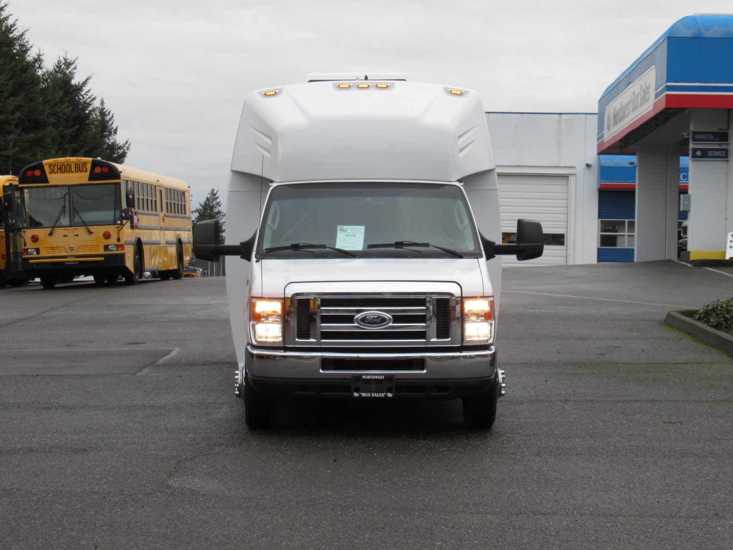 2014 Ford Ameritrans 23 Passenger + Rear Luggage Shuttle Bus - S00096 - Image 12