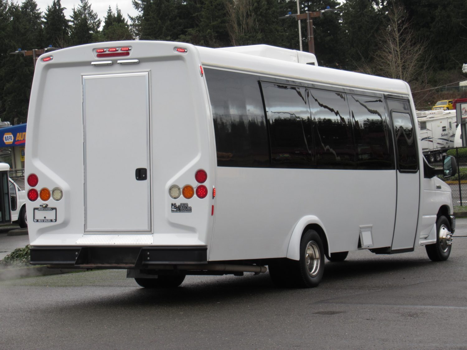 2014 Ford Ameritrans 23 Passenger + Rear Luggage Shuttle Bus - S00096 - Image 3