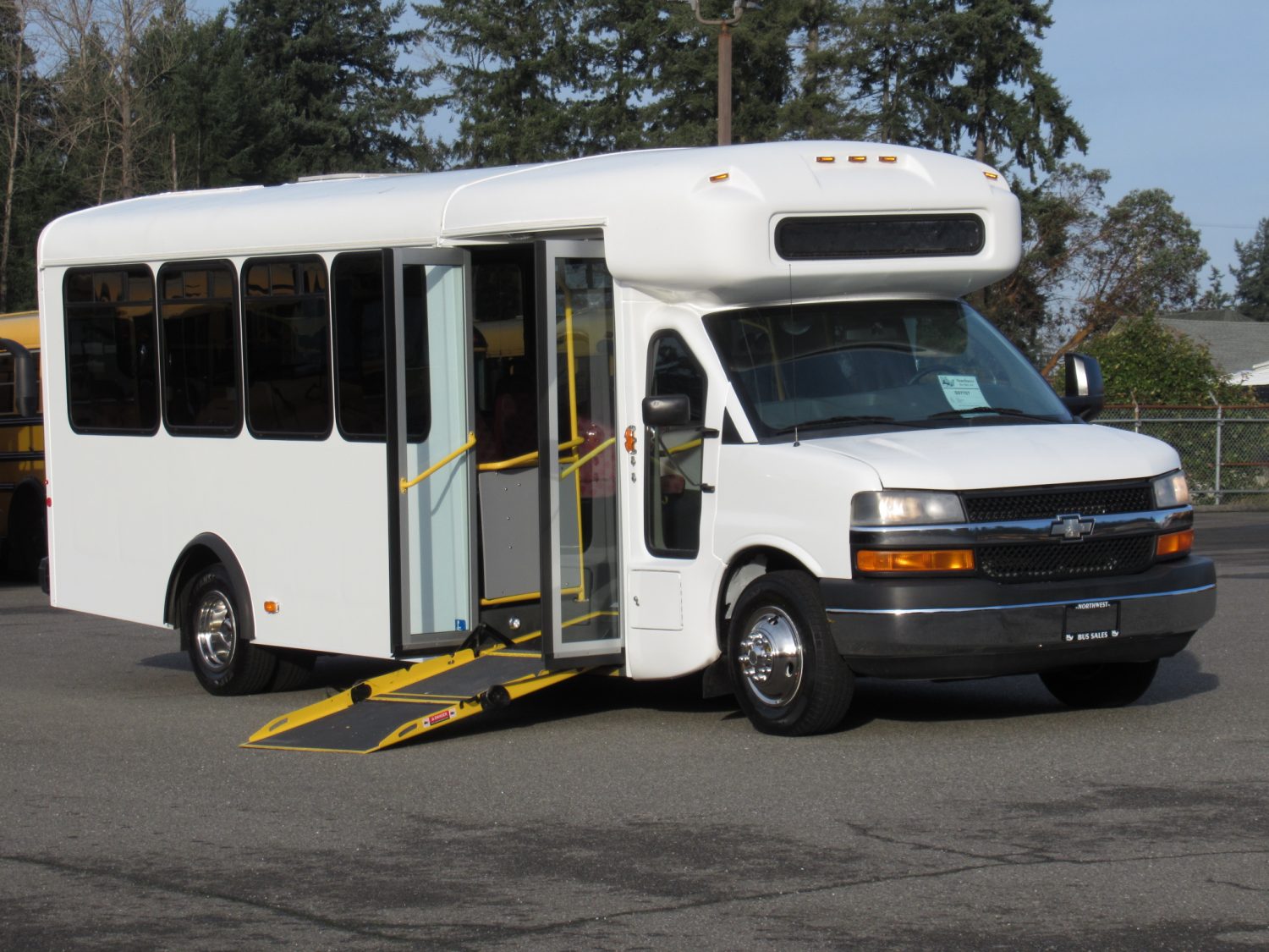 2012 Chevrolet Arboc Spirit of Mobility 17+2 ADA Shuttle Bus - S97707