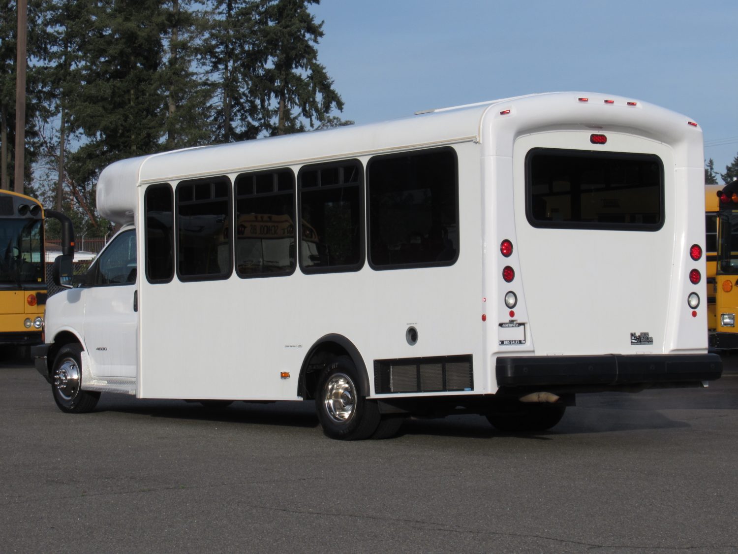 2012 Chevrolet Arboc Spirit of Mobility 17+2 ADA Shuttle Bus - S97707 - Image 4