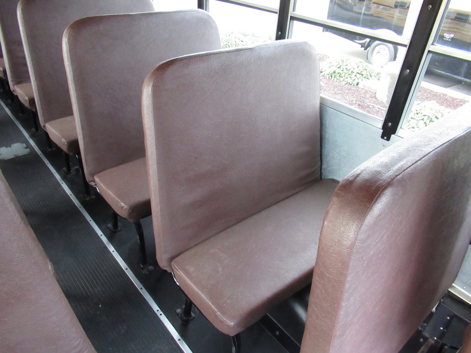 2009 International RE-300 78 Passenger School Bus - B72937 - Image 9