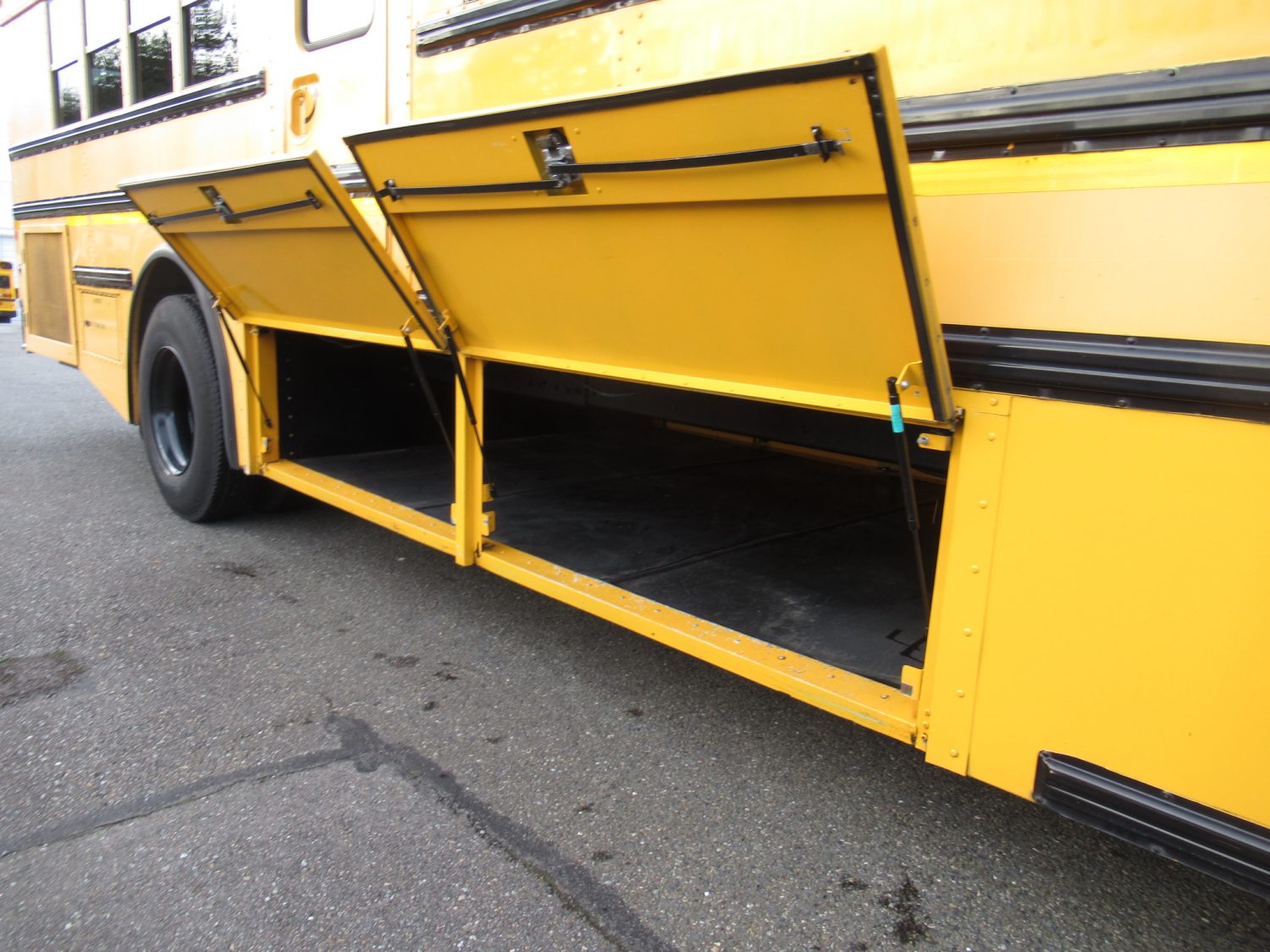 2009 International RE-300 78 Passenger School Bus - B72937 - Image 10