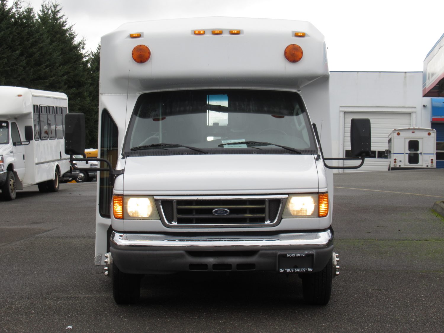 2007 Ford Eldorado Aerotech 12 Passenger + 2 Wheelchair Shuttle Bus - S27060 - Image 12