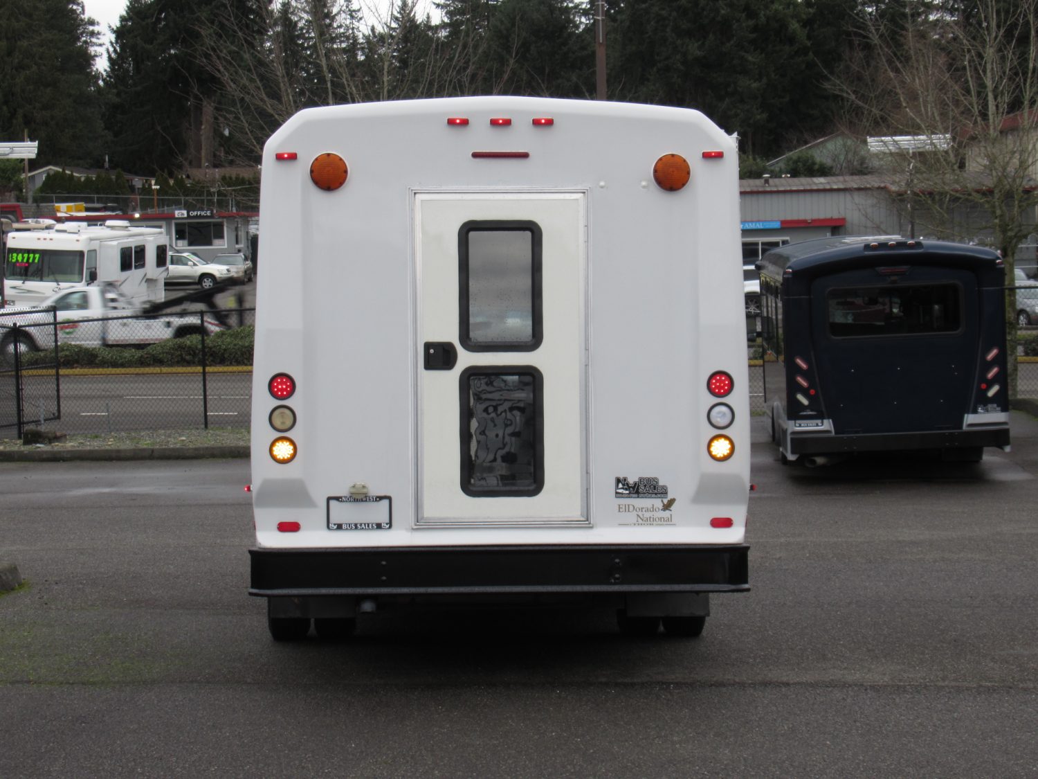 2007 Ford Eldorado Aerotech 12 Passenger + 2 Wheelchair Shuttle Bus - S27060 - Image 11