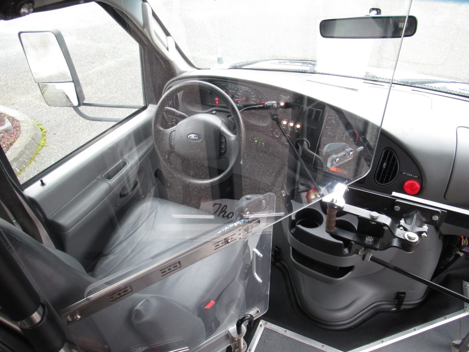 2007 Ford Eldorado Aerotech 12 Passenger + 2 Wheelchair Shuttle Bus - S27060 - Image 5