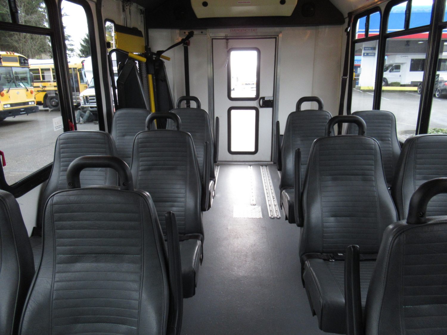 2007 Ford Eldorado Aerotech 12 Passenger + 2 Wheelchair Shuttle Bus - S27060 - Image 6