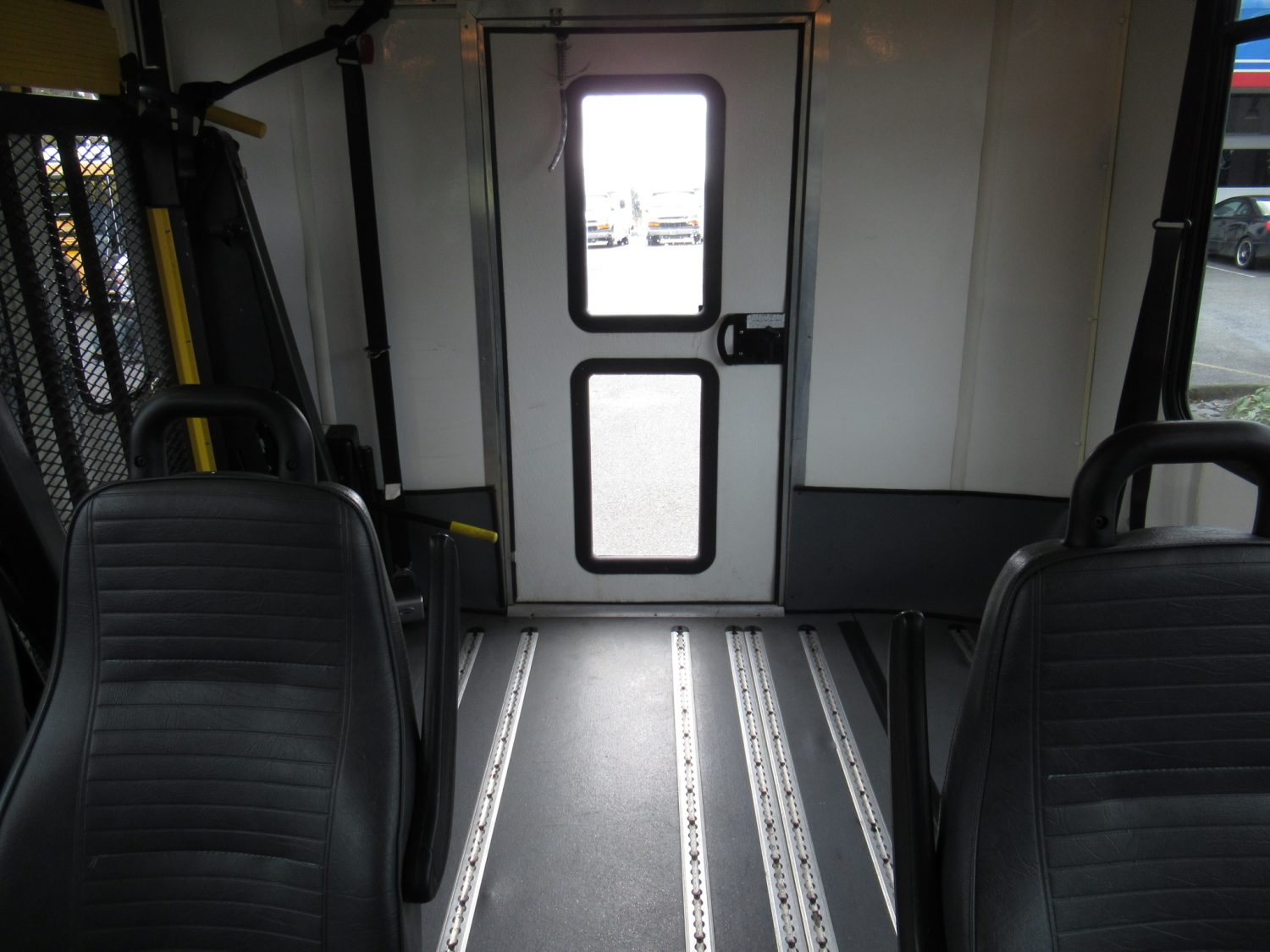 2007 Ford Eldorado Aerotech 12 Passenger + 2 Wheelchair Shuttle Bus - S27060 - Image 7