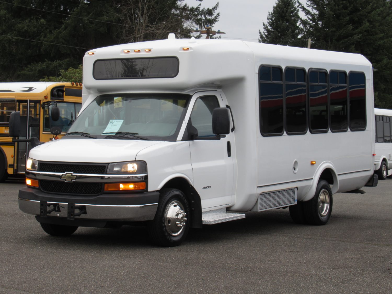 2014 Chevrolet Eldorado 12 Passenger + 2 Wheelchair Shuttle Bus - S72471 - Image 2