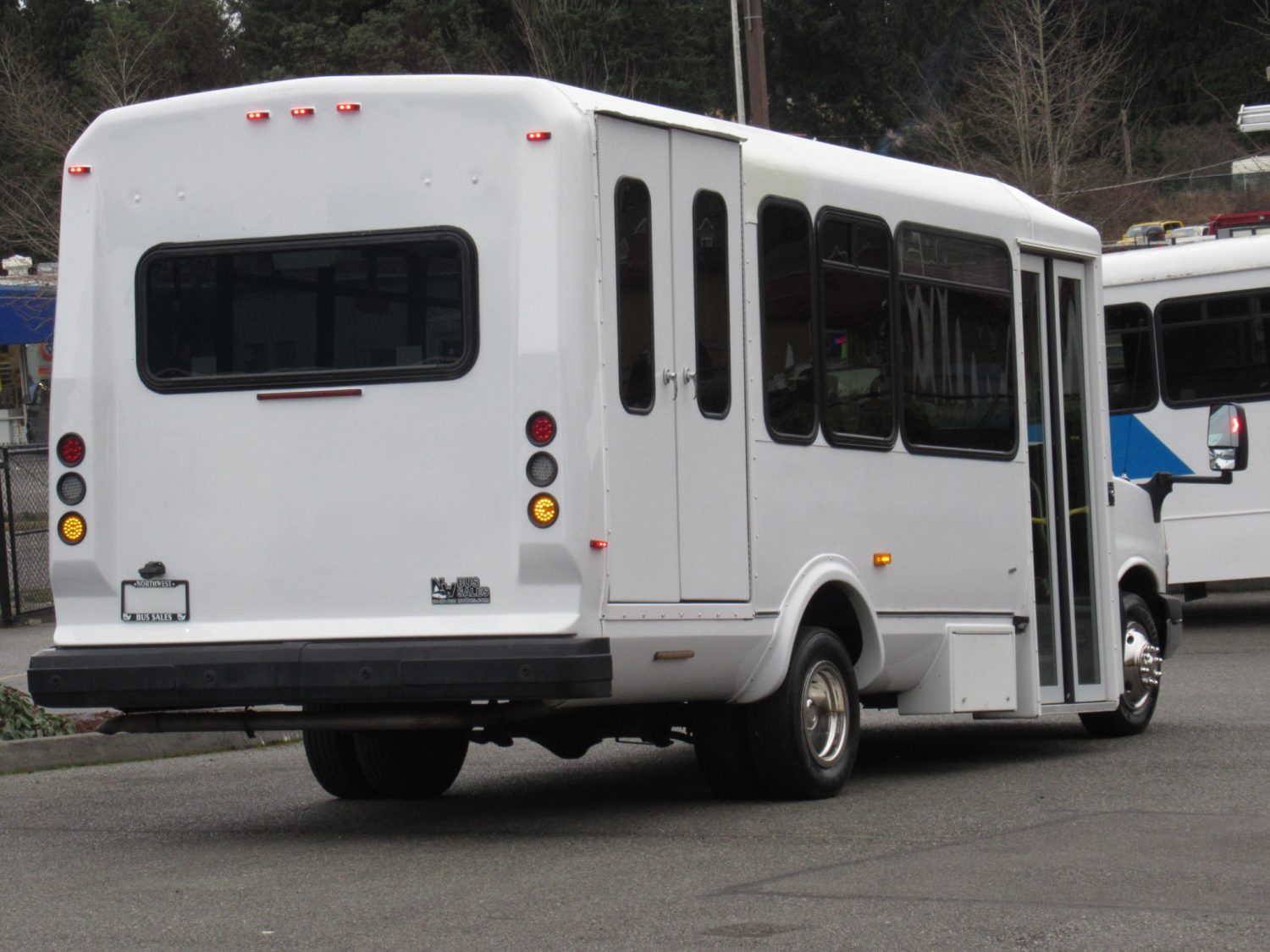 2014 Chevrolet Eldorado 12 Passenger + 2 Wheelchair Shuttle Bus - S72471 - Image 3