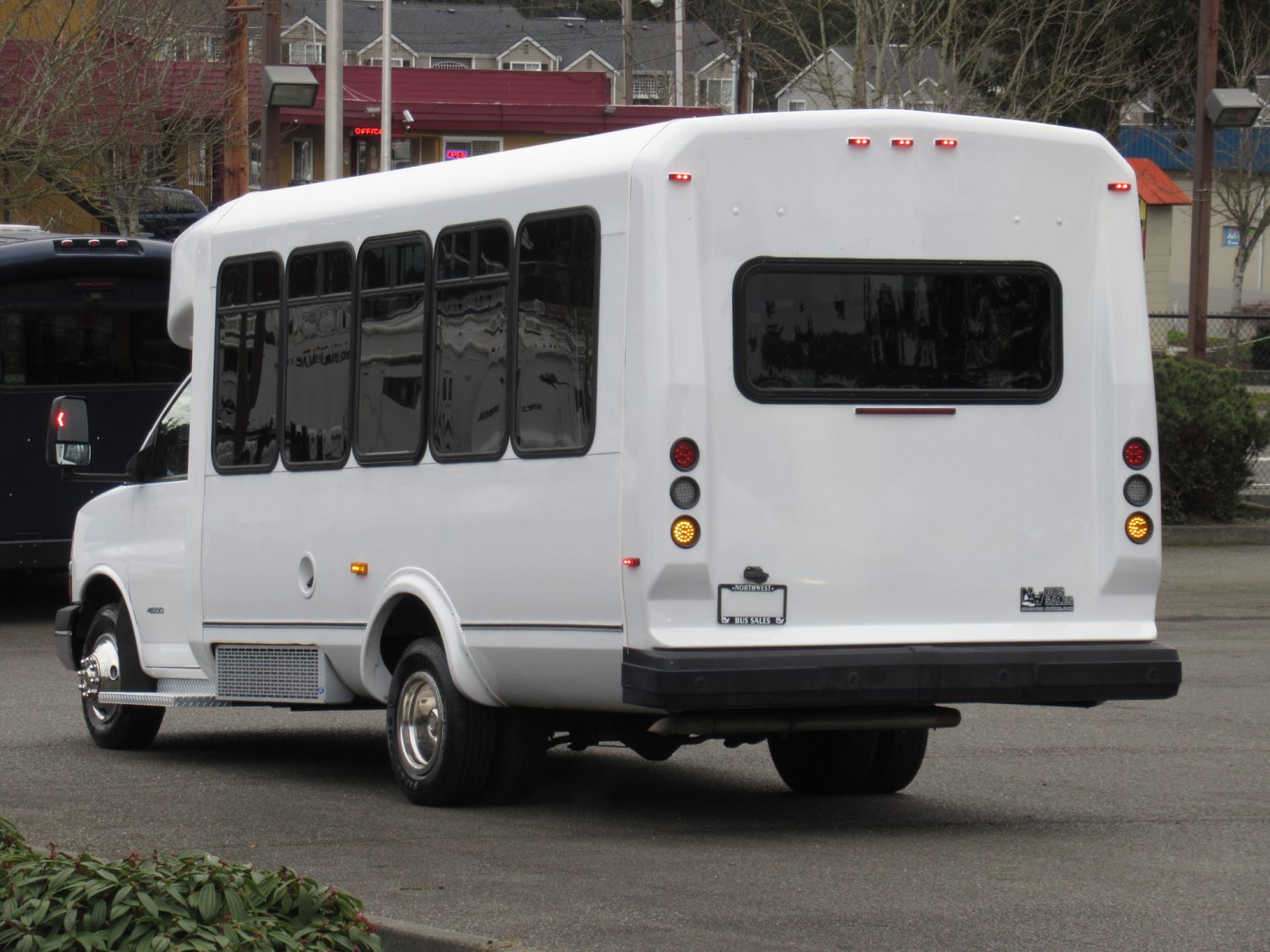 2014 Chevrolet Eldorado 12 Passenger + 2 Wheelchair Shuttle Bus - S72471 - Image 4