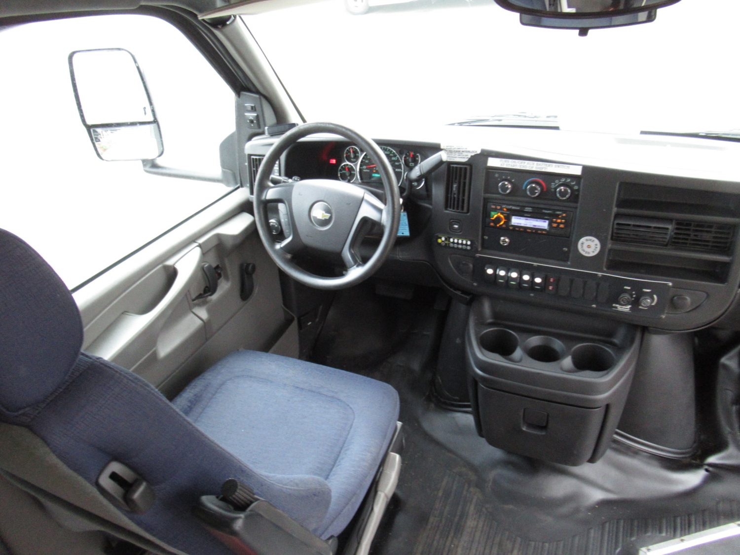 2014 Chevrolet Eldorado 12 Passenger + 2 Wheelchair Shuttle Bus - S72471 - Image 5