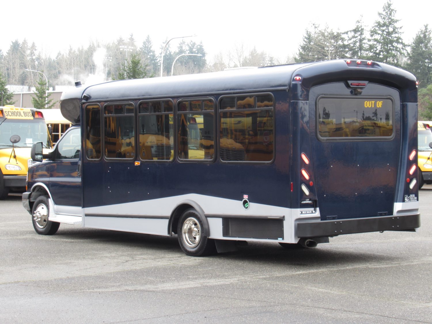 2015 Chevrolet Arboc Spirit of Mobility 19 Passenger ADA Shuttle Bus - S21698 - Image 4