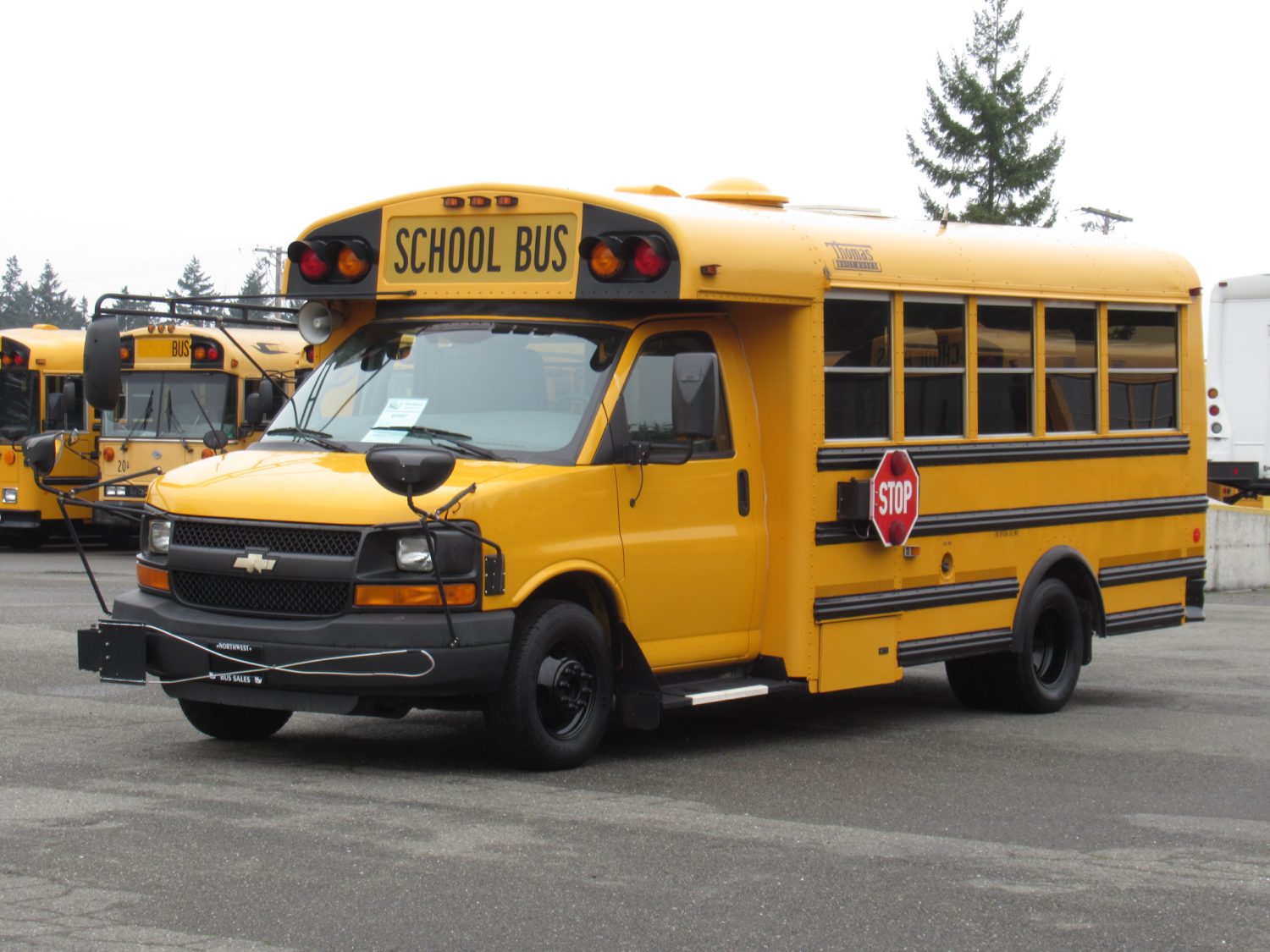 2010 Chevrolet Thomas 12 Passenger + 1 ADA School Bus - B28007 - Image 2