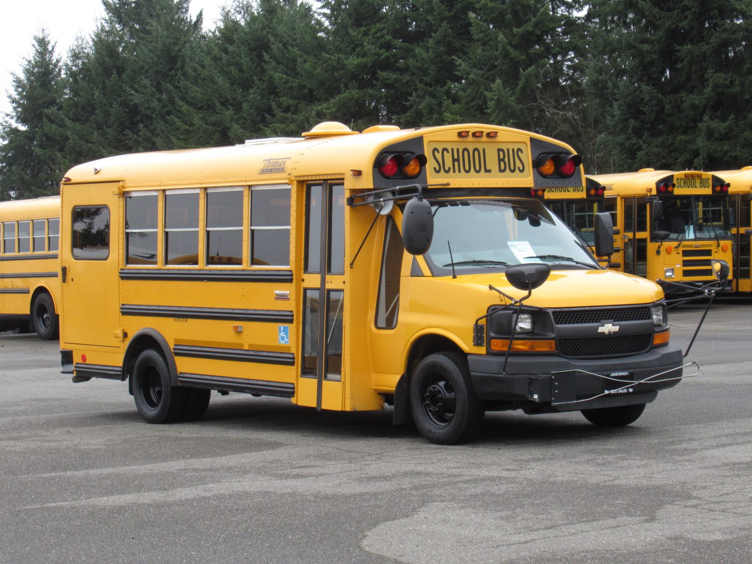 2010 Chevrolet Thomas 12 Passenger + 1 ADA School Bus - B28007