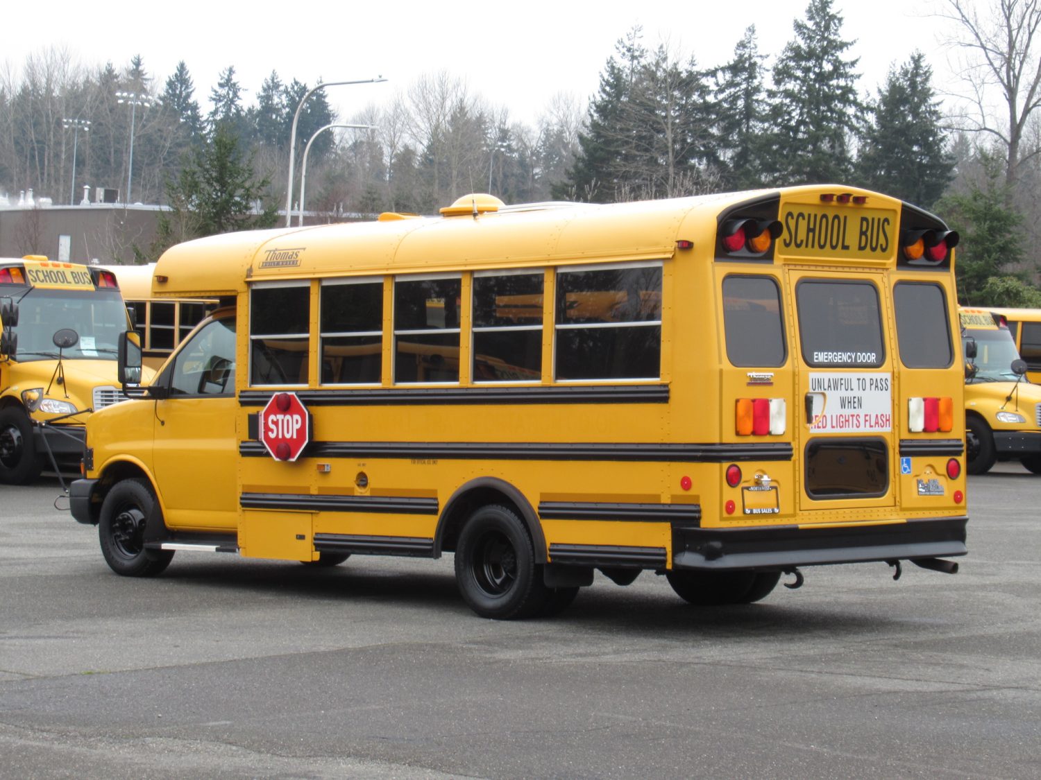 2010 Chevrolet Thomas 12 Passenger + 1 ADA School Bus - B28007 - Image 4