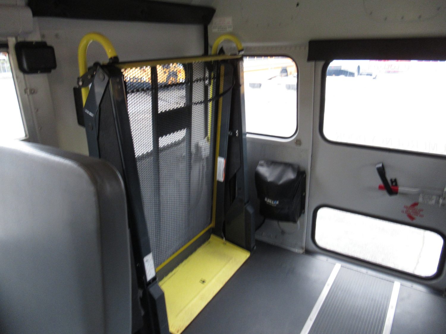 2010 Chevrolet Thomas 12 Passenger + 1 ADA School Bus - B28007 - Image 9