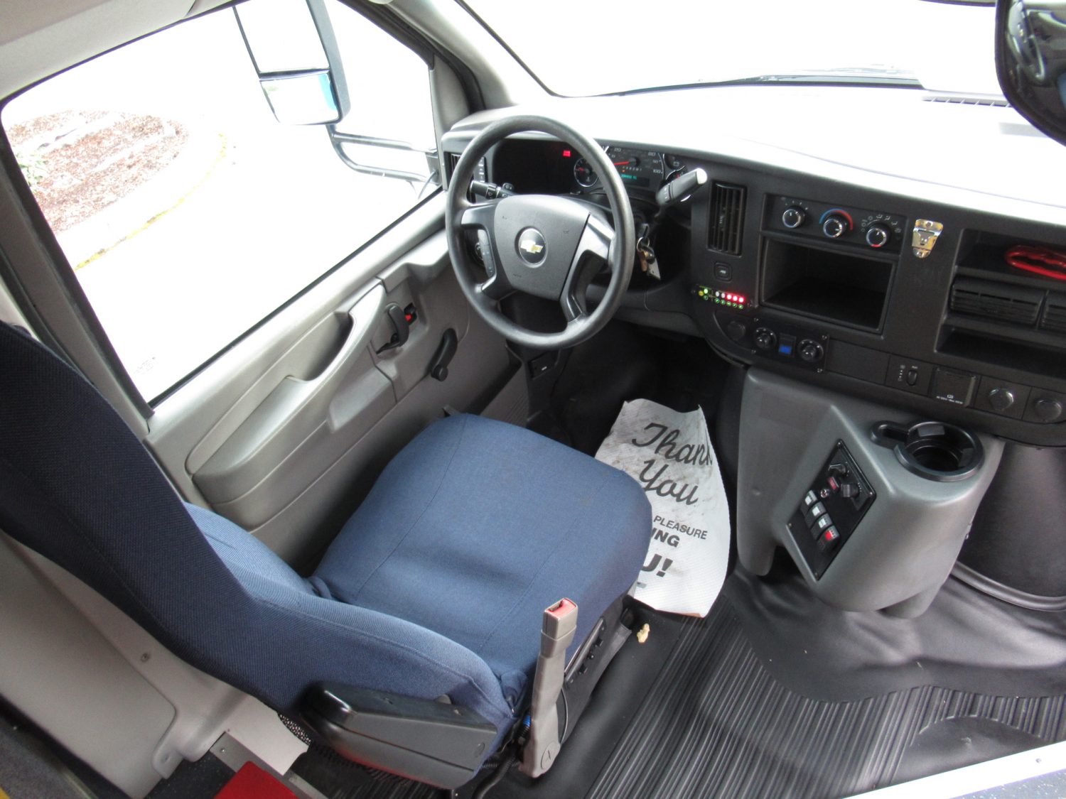 2015 Chevrolet Glaval Titan II 14 Passenger Shuttle Bus - S32484 - Image 5