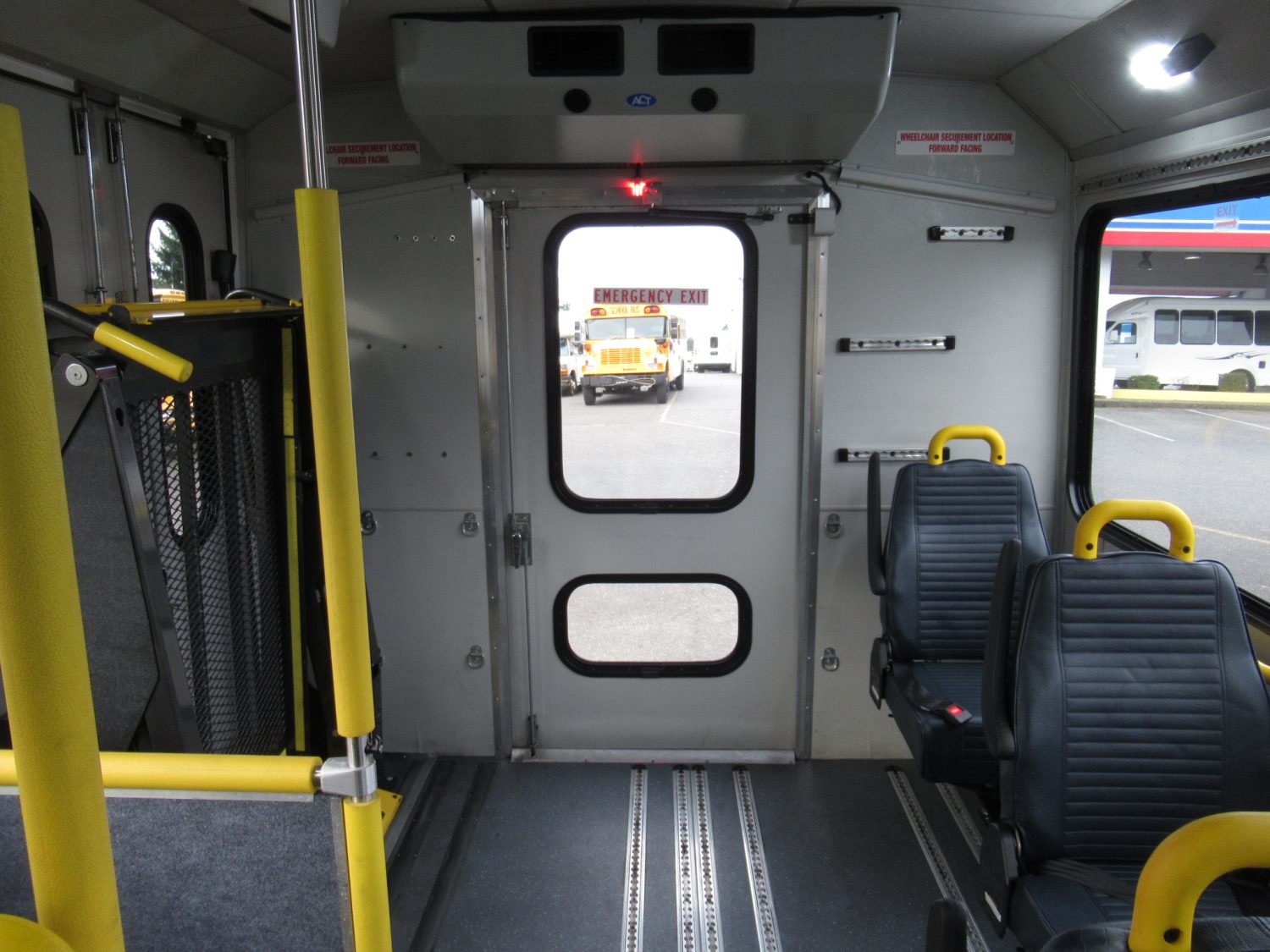 2015 Chevrolet Glaval Titan II 14 Passenger Shuttle Bus - S32484 - Image 7