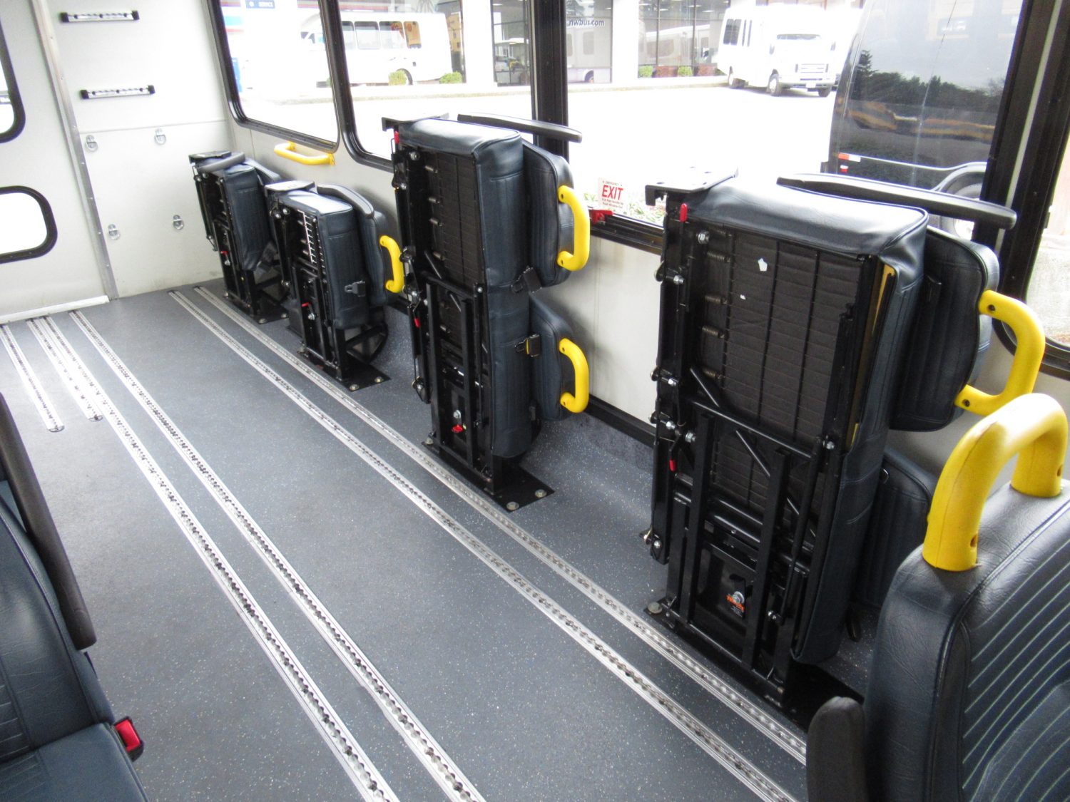 2015 Chevrolet Glaval Titan II 14 Passenger Shuttle Bus - S32484 - Image 9