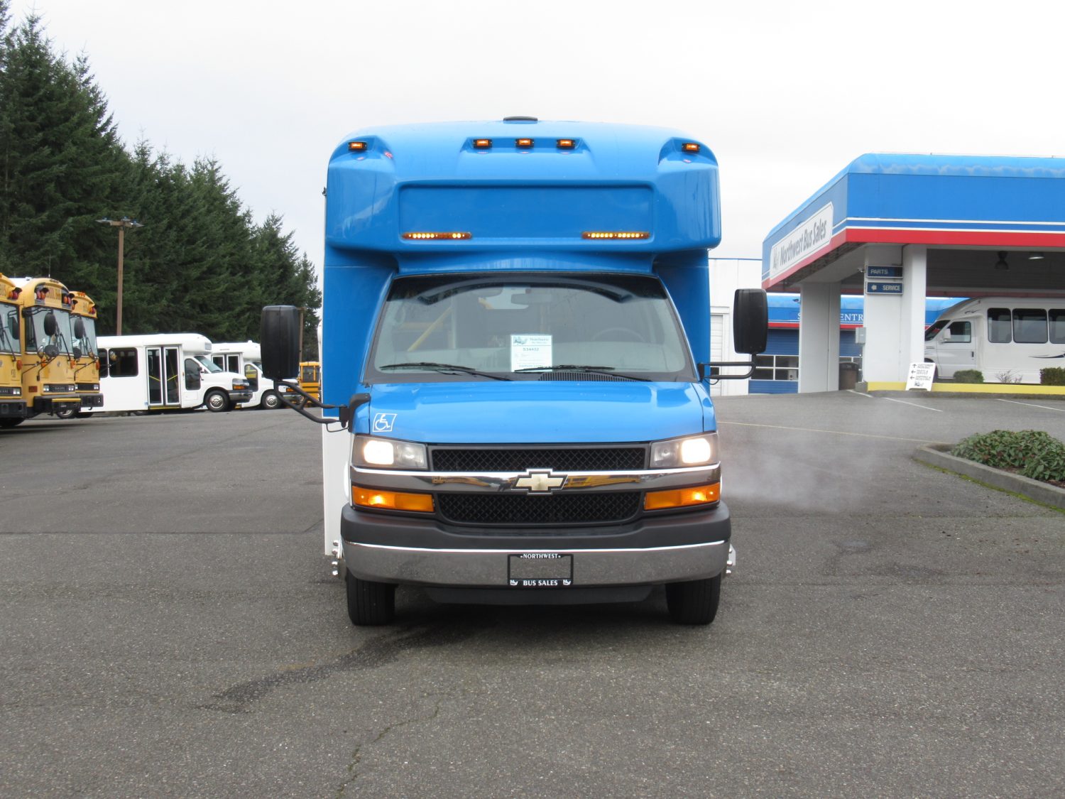 2015 Chevrolet Glaval Titan II 14 Passenger Shuttle Bus - S32484 - Image 12