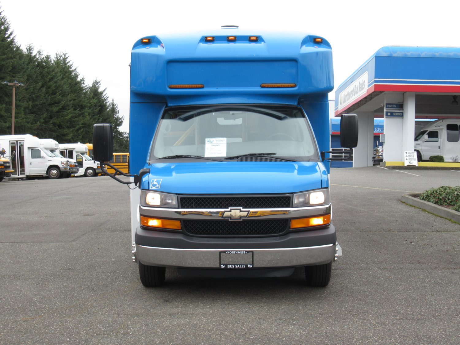 2015 Chevrolet Glaval Titan II 14 Passenger Shuttle Bus - S40545 - Image 12