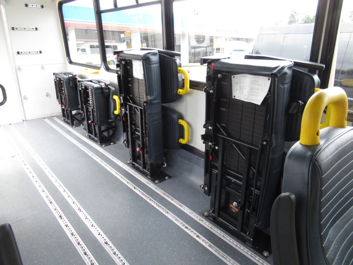 2015 Chevrolet Glaval Titan II 14 Passenger Shuttle Bus - S40545 - Image 8