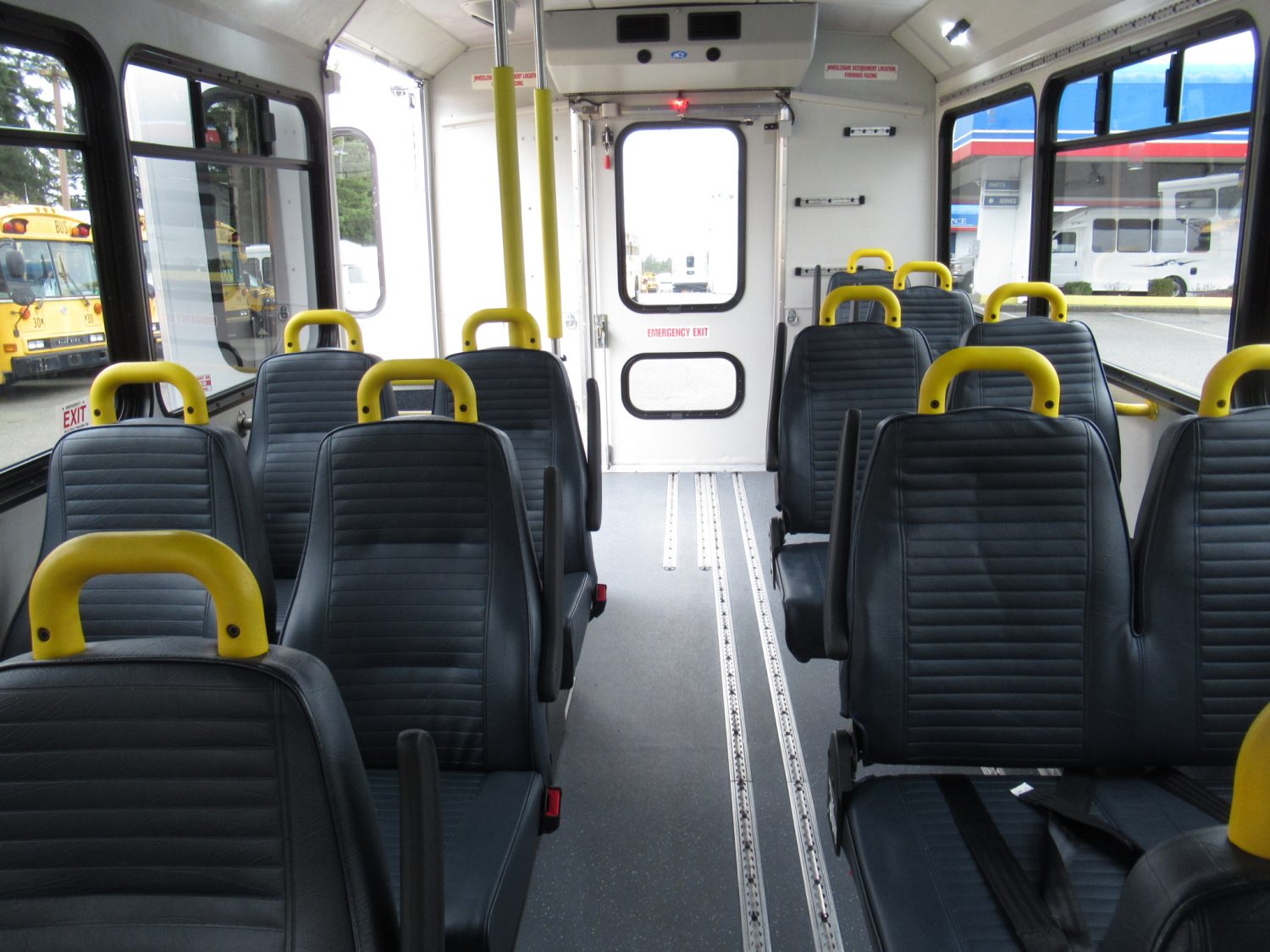 2015 Chevrolet Glaval Titan II 14 Passenger Shuttle Bus - S40545 - Image 9