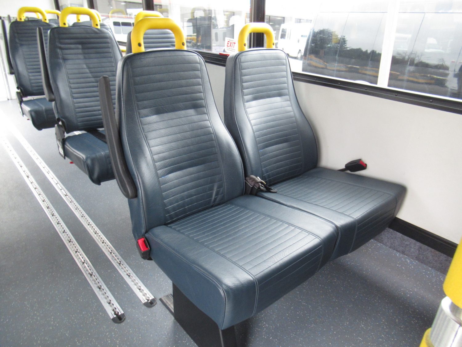 2015 Chevrolet Glaval Titan II 14 Passenger Shuttle Bus - S40545 - Image 7