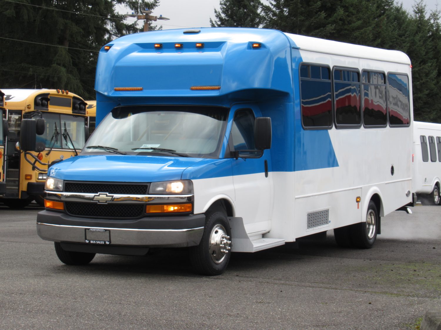 2016 Chevrolet Glaval Titan II 14 Passenger Shuttle Bus - S38275 - Image 2