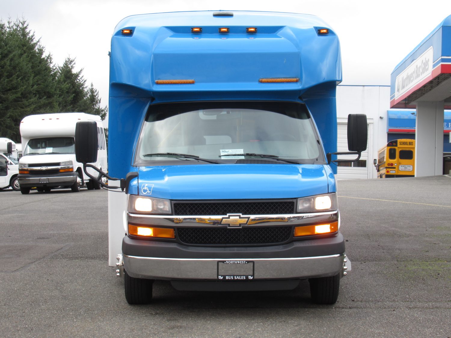 2016 Chevrolet Glaval Titan II 14 Passenger Shuttle Bus - S38275 - Image 12