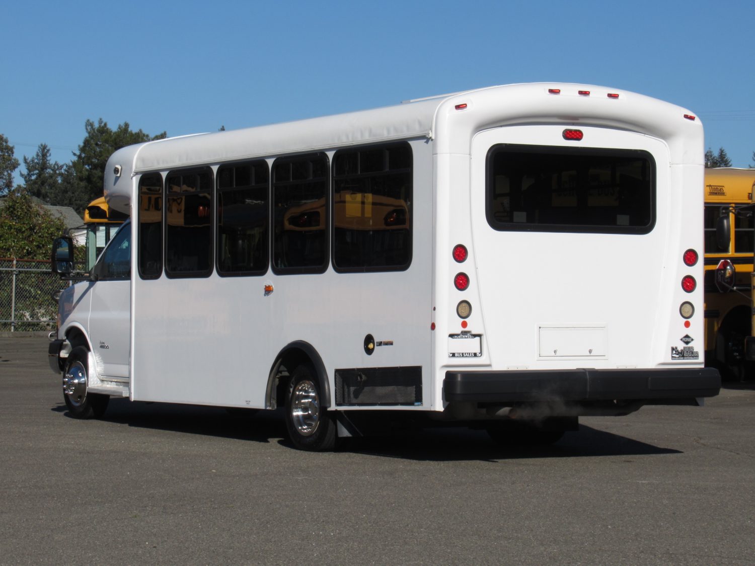 2014 Chevrolet Arboc Spirit of Mobility 17+2 ADA Shuttle Bus - S27456 - Image 4