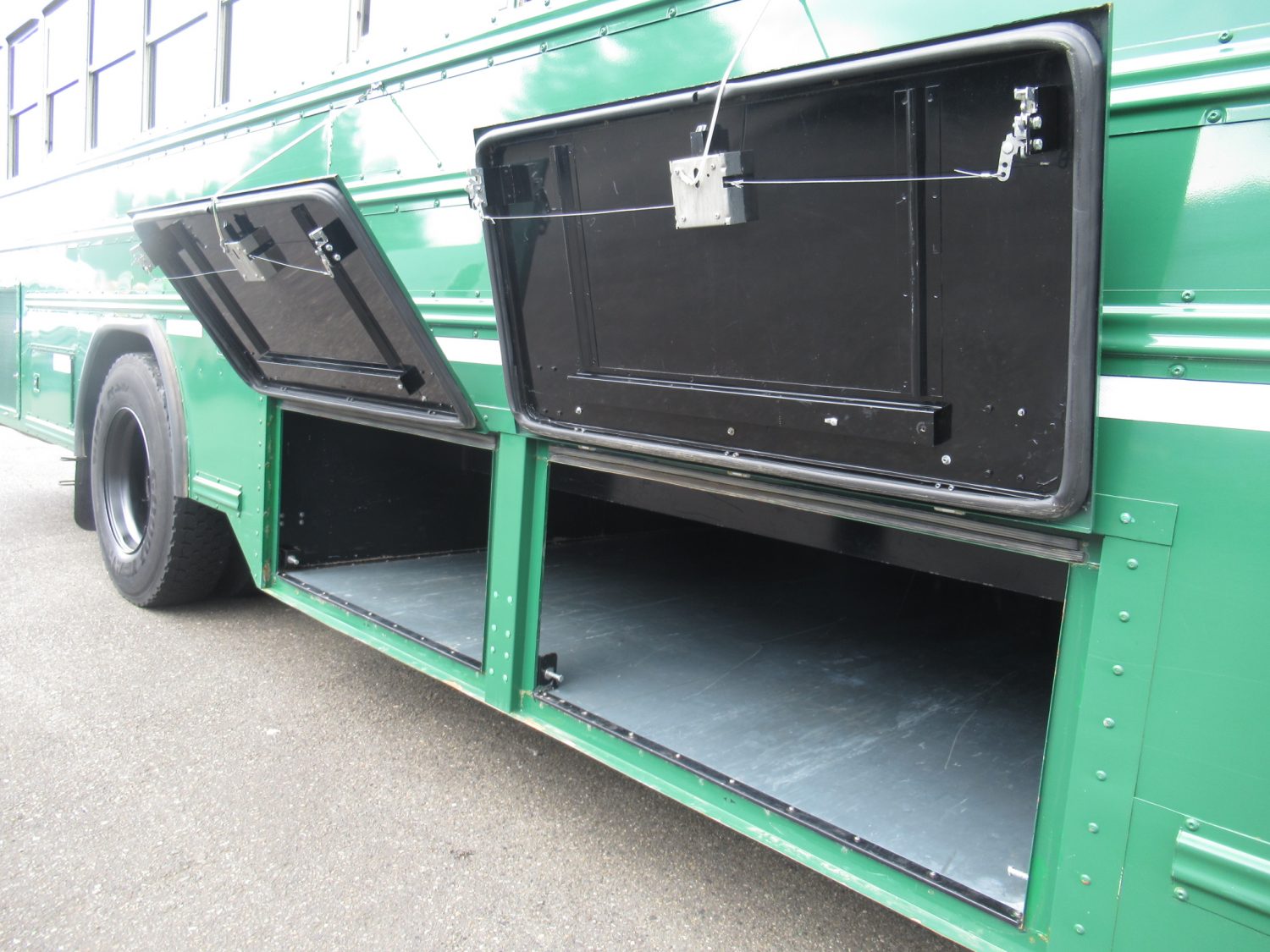 2011 Blue Bird All American 44 Passenger Commercial Bus - B81671 - Image 9