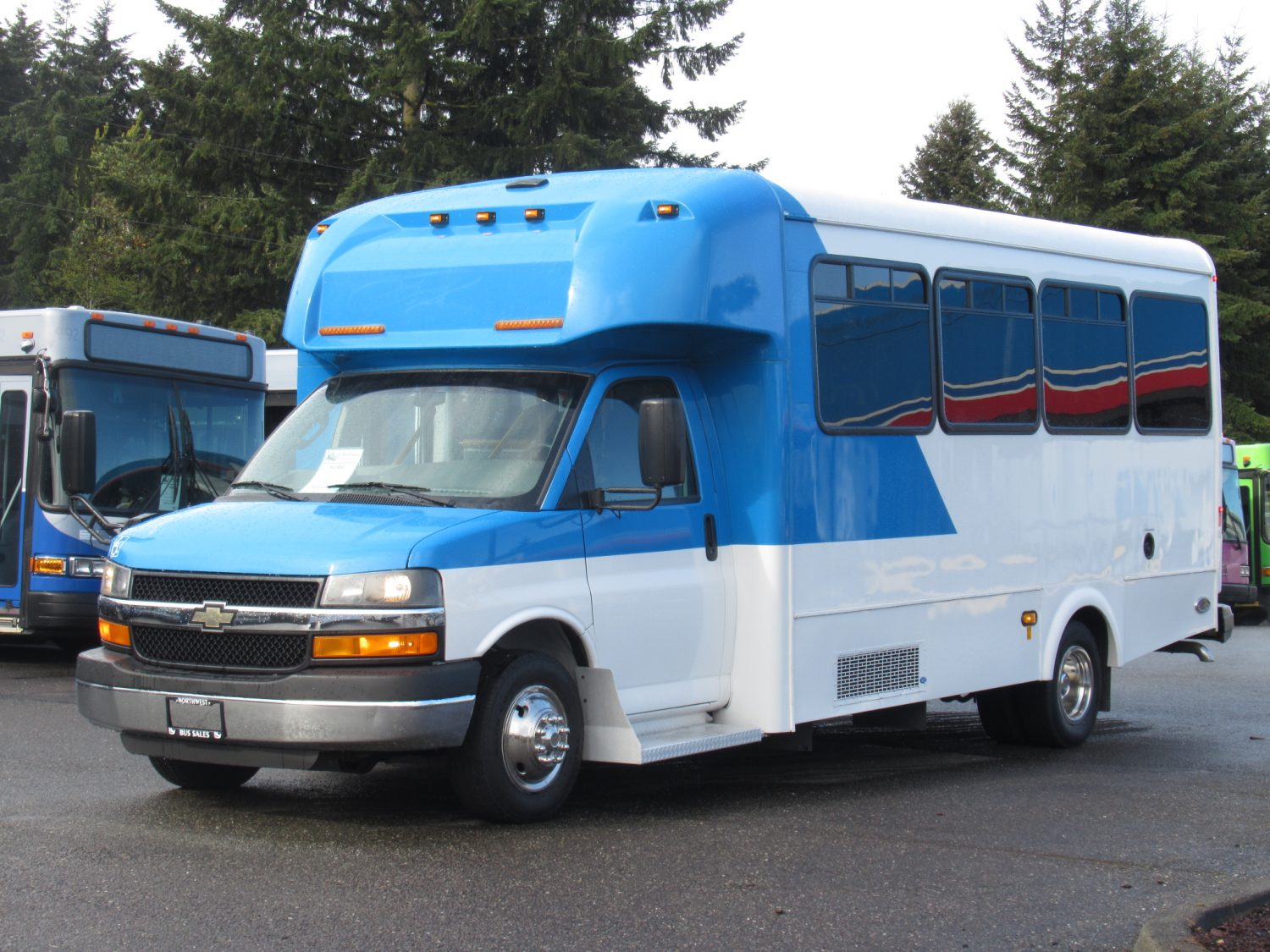 2016 Chevrolet Glaval Titan II 14 Passenger Shuttle Bus - S37653 - Image 2