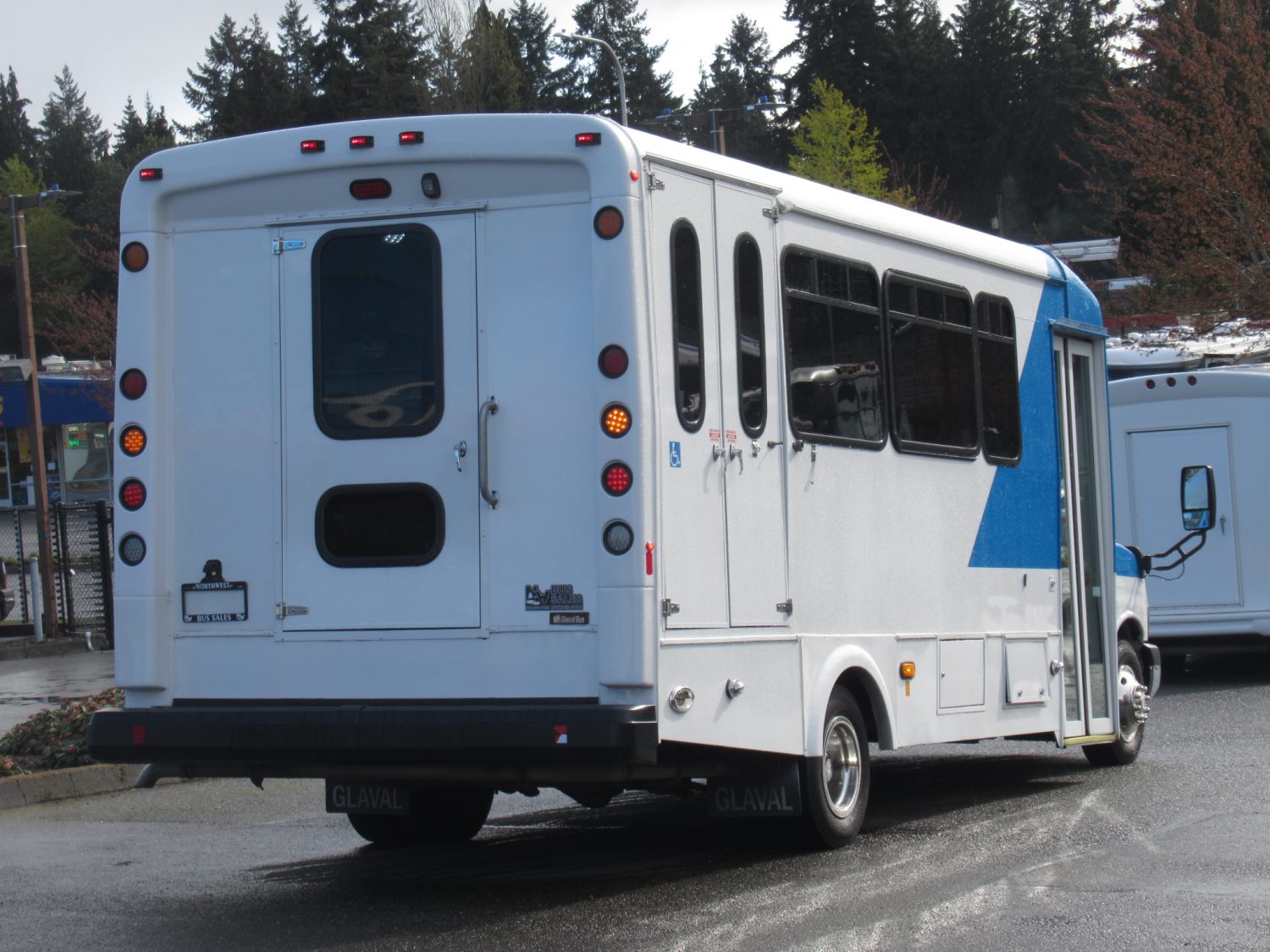 2016 Chevrolet Glaval Titan II 14 Passenger Shuttle Bus - S37653 - Image 3