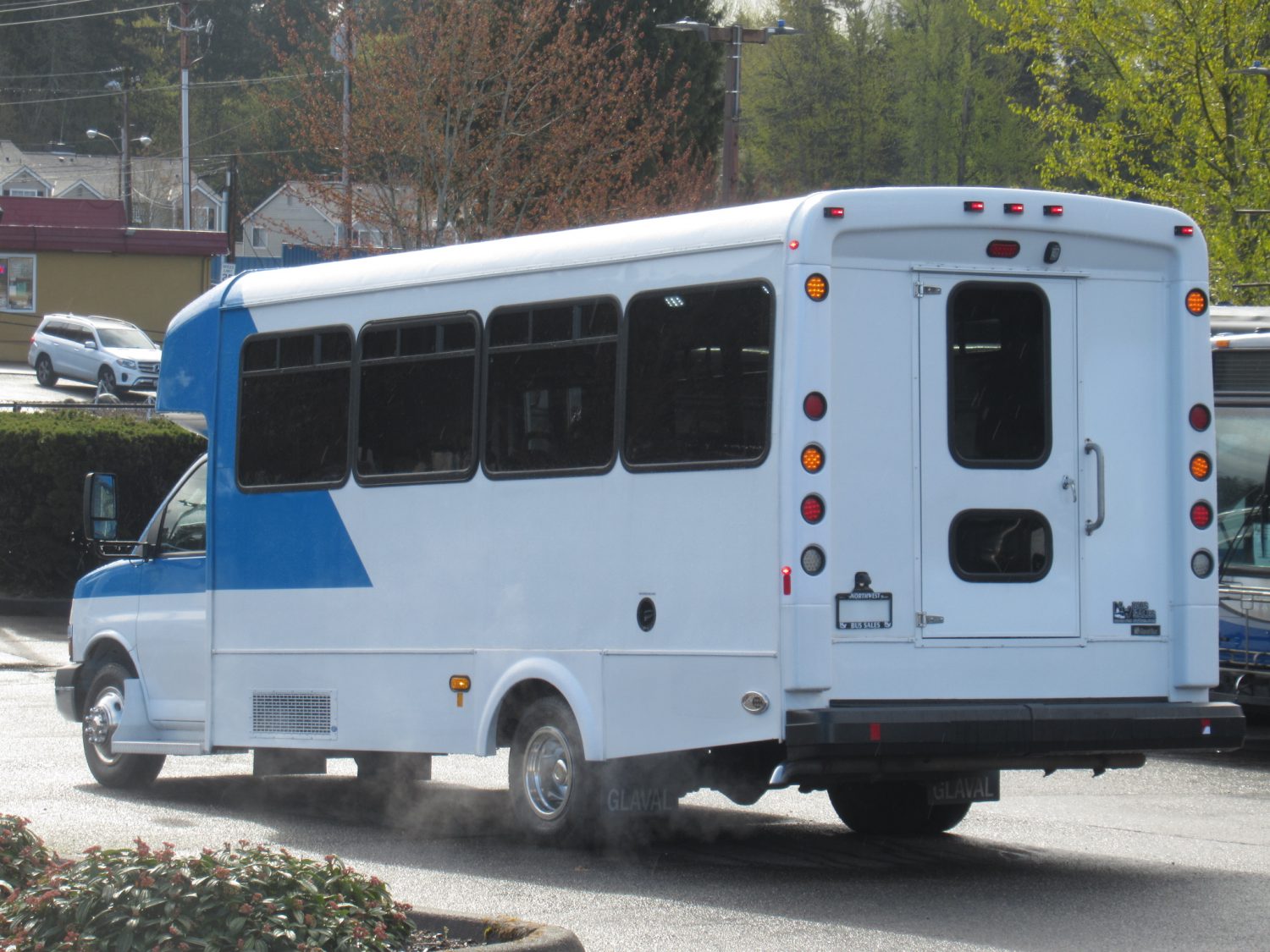 2016 Chevrolet Glaval Titan II 14 Passenger Shuttle Bus - S37653 - Image 4