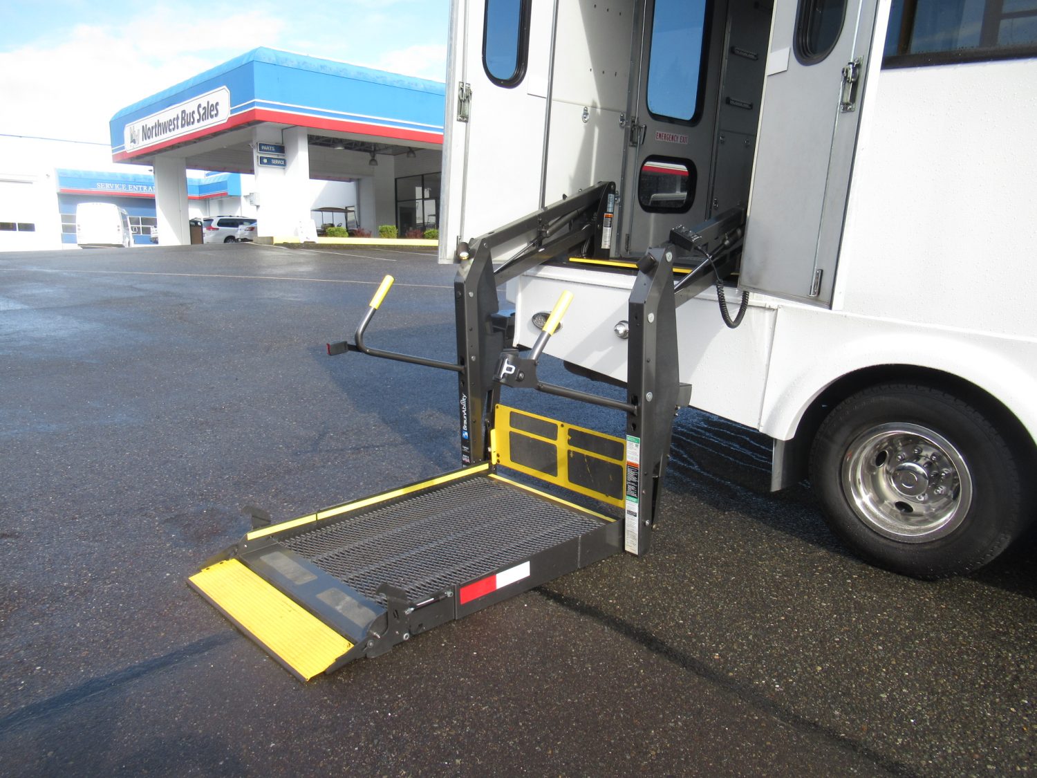 2016 Chevrolet Glaval Titan II 14 Passenger Shuttle Bus - S37653 - Image 11