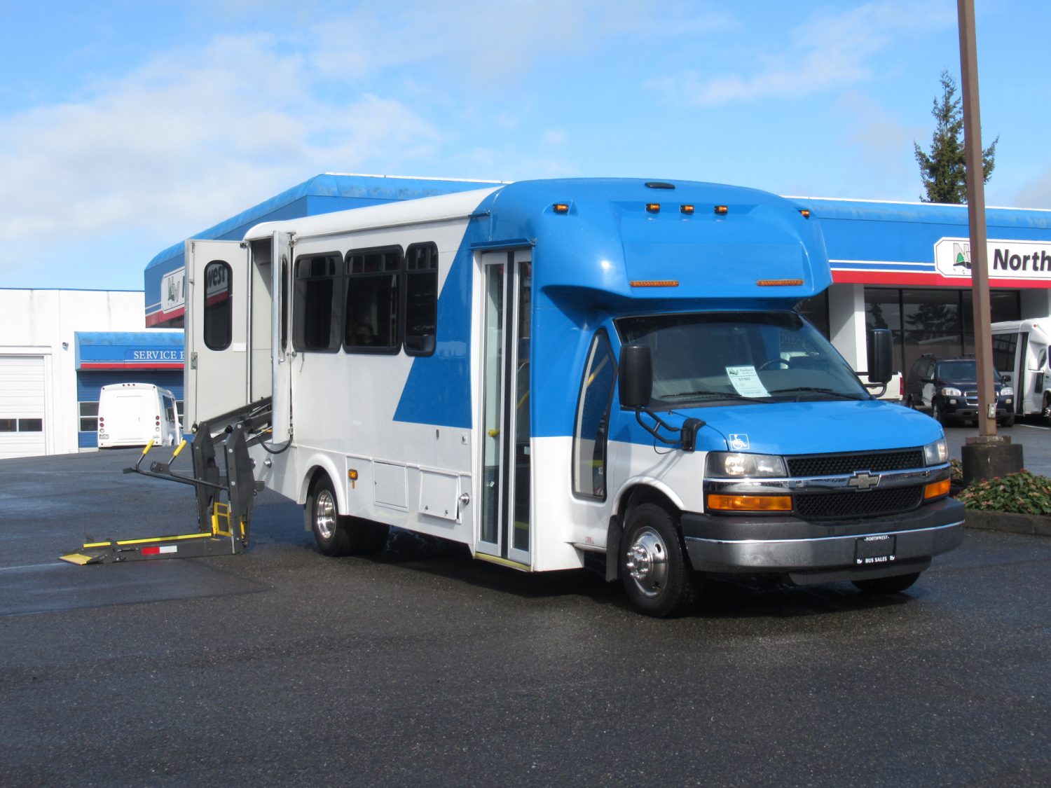 2016 Chevrolet Glaval Titan II 14 Passenger Shuttle Bus - S37653
