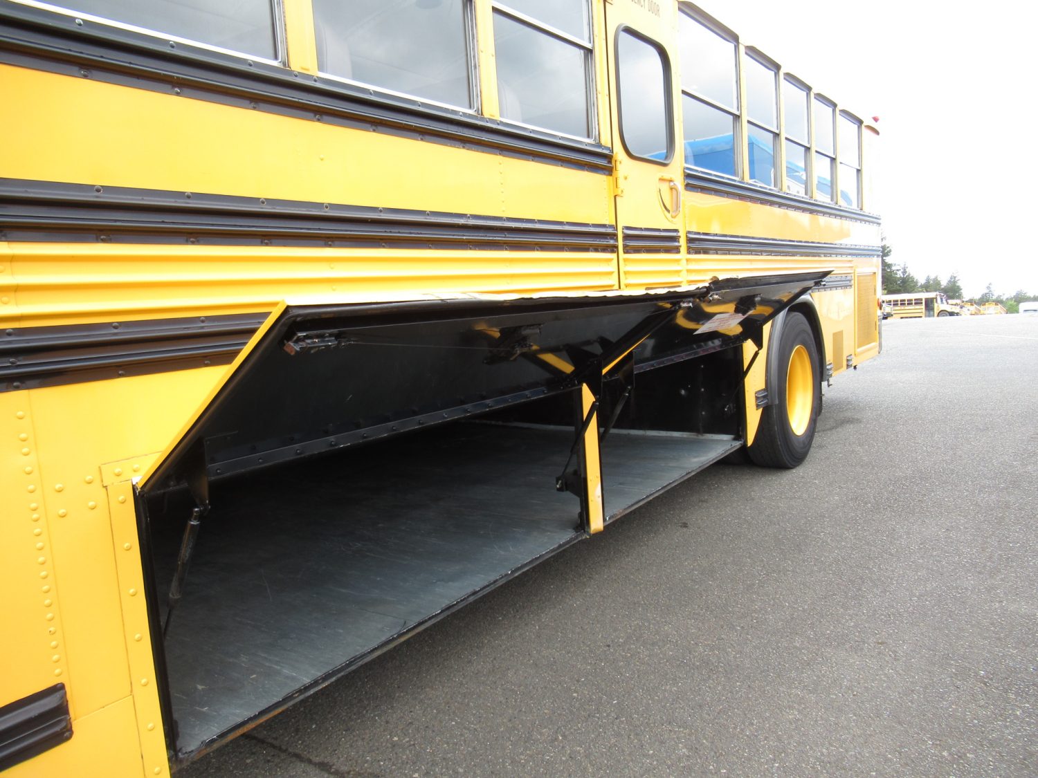 2003 Blue Bird All American 81 Passenger School Bus - B13149 - Image 9
