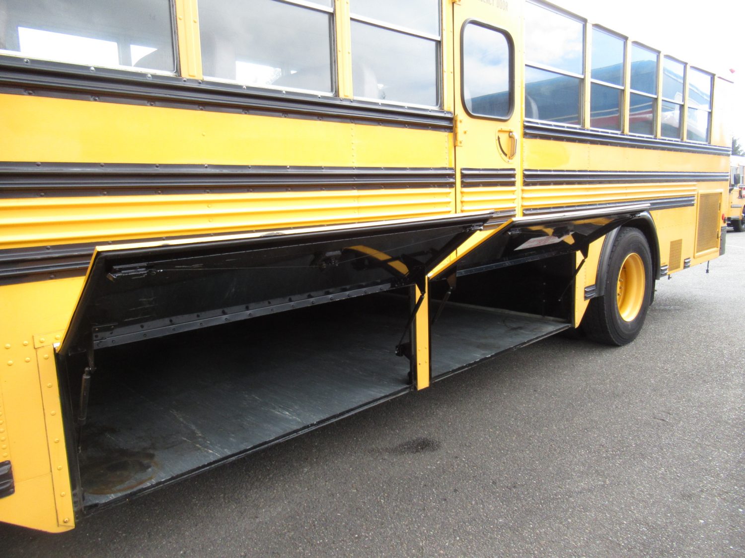 2003 Blue Bird All American 81 Passenger School Bus - B13148 - Image 9