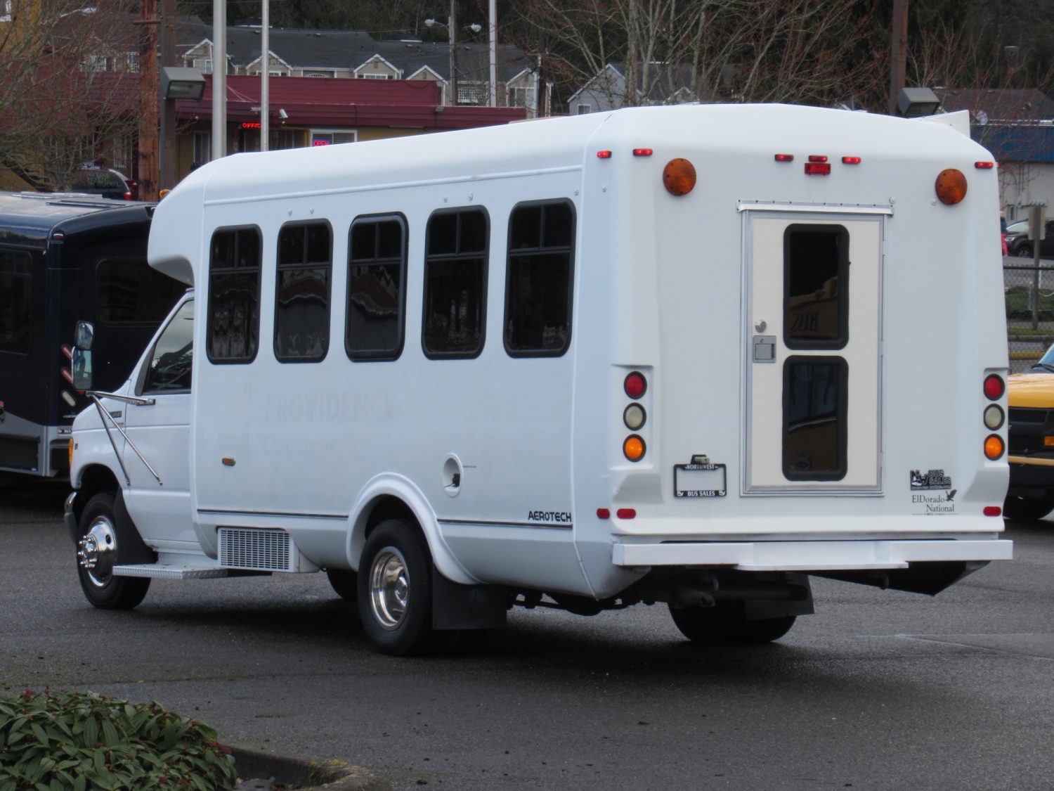 1997 Ford Eldorado Aerotech 14 Passenger Shuttle Bus -S88096 - Image 4