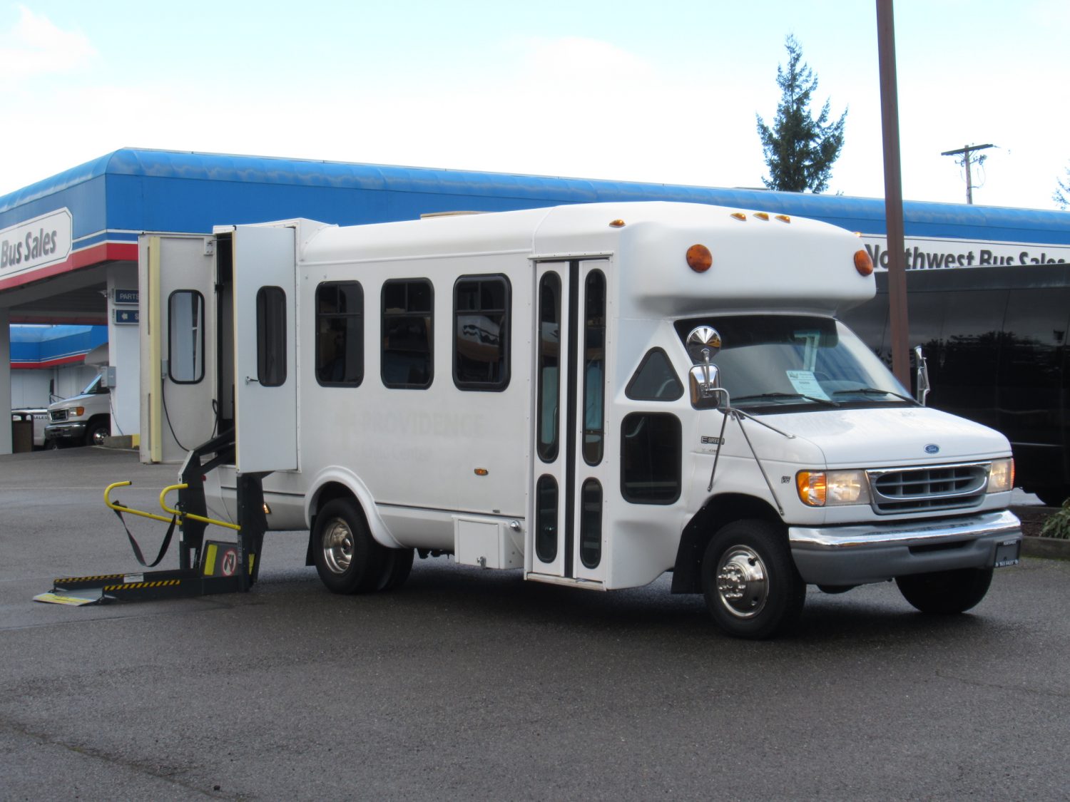 1997 Ford Eldorado Aerotech 14 Passenger Shuttle Bus -S88096