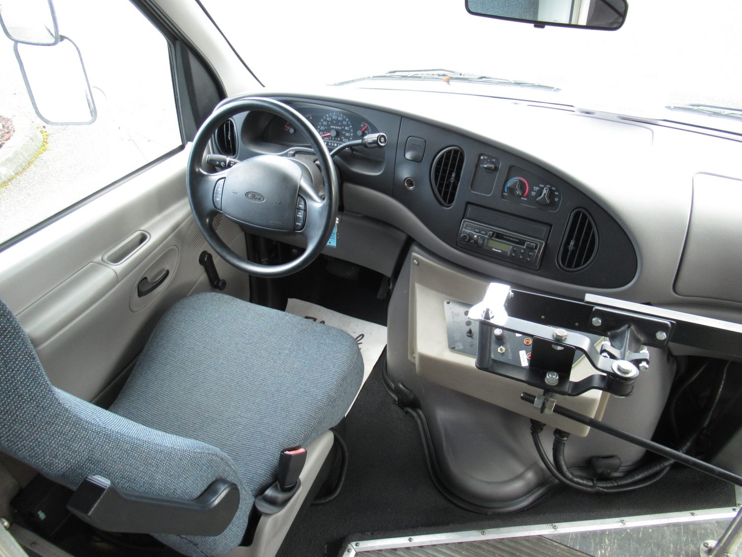 1997 Ford Eldorado Aerotech 14 Passenger Shuttle Bus -S88096 - Image 5