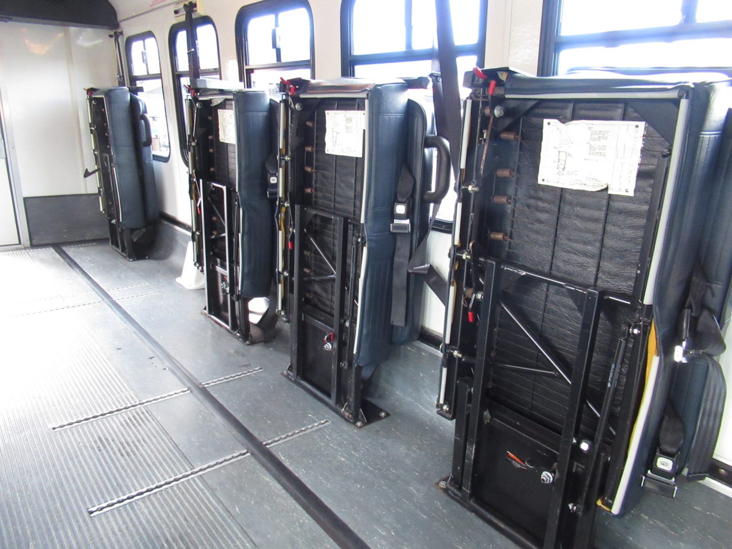 1997 Ford Eldorado Aerotech 14 Passenger Shuttle Bus -S88096 - Image 8