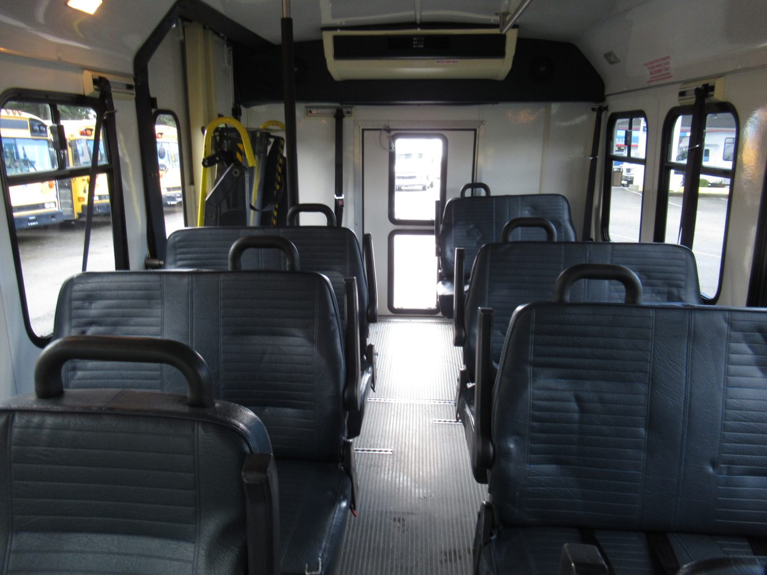 1997 Ford Eldorado Aerotech 14 Passenger Shuttle Bus -S88096 - Image 6