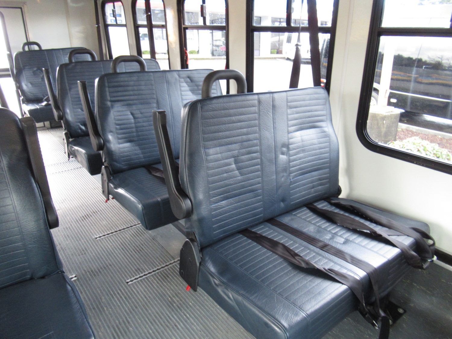 1997 Ford Eldorado Aerotech 14 Passenger Shuttle Bus -S88096 - Image 7