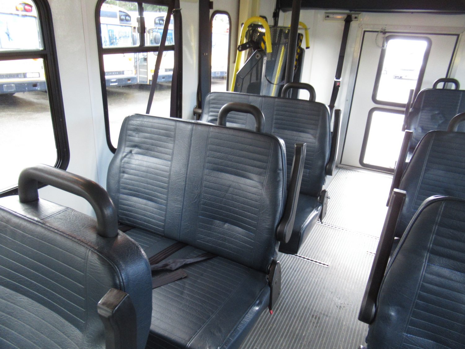 1997 Ford Eldorado Aerotech 14 Passenger Shuttle Bus -S88096 - Image 10