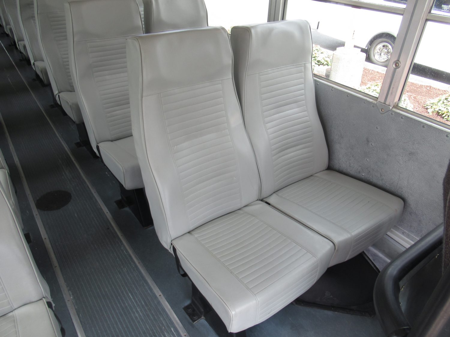 2011 Blue Bird All American 44 Passenger Commercial Bus - B81674 - Image 9