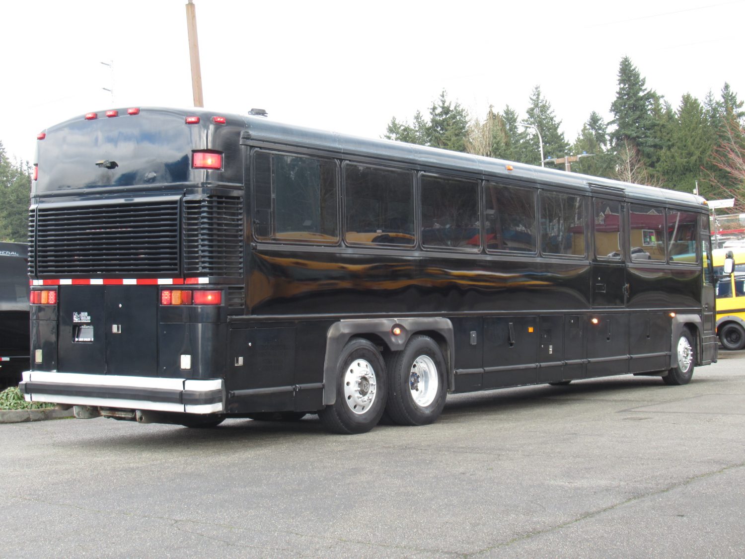 1997 MCI 102-DL3 55 Passenger Motorcoach - C48962 - Image 3